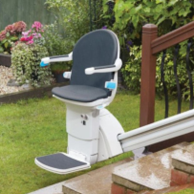 Straight vs. Curved Stair Lifts: What’s the Difference?